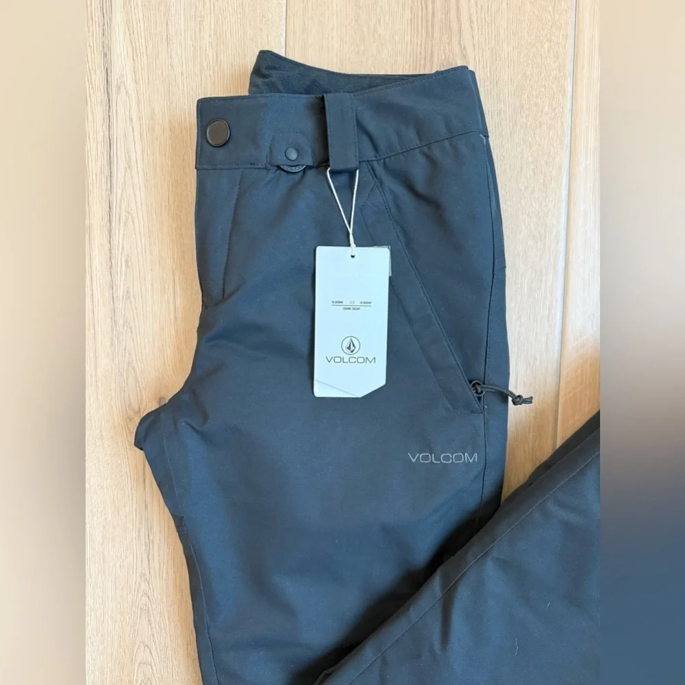 Volcom nwt frochickie